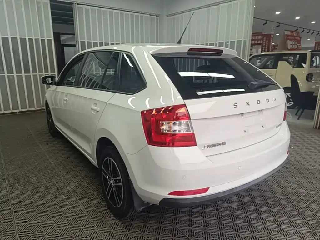 Skoda Rapid Spaceback — миниатюра 5