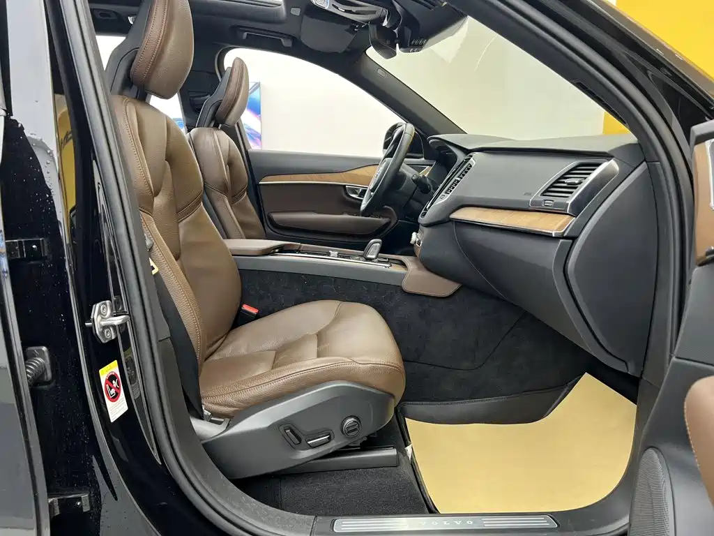 Volvo XC90 — миниатюра 18