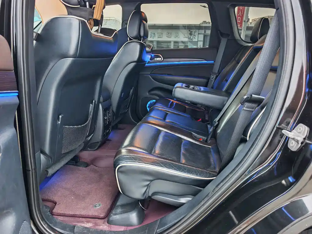 Jeep Grand Cherokee (Import) — миниатюра 13