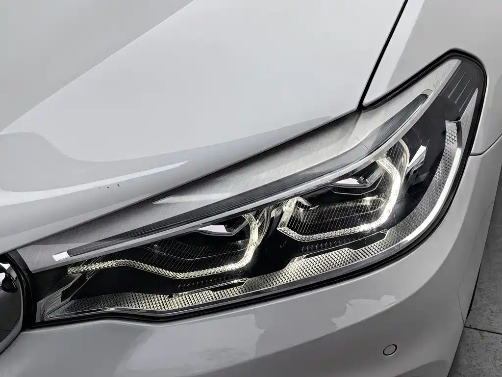 BMW 5 Series New Energy — миниатюра 7