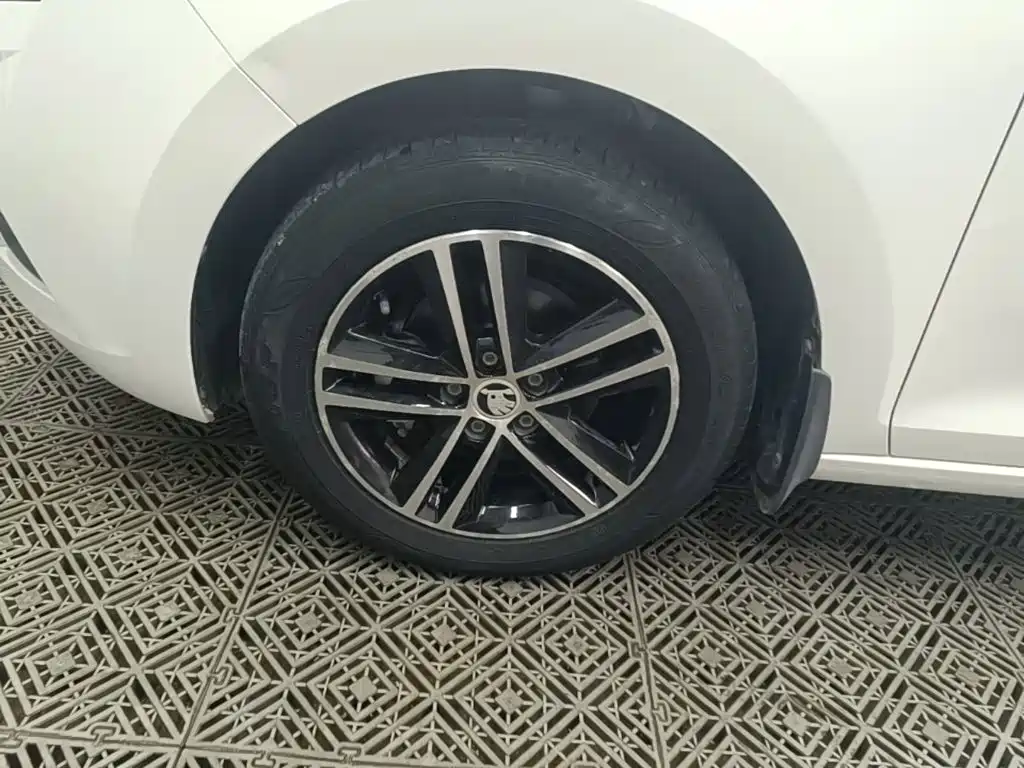 Skoda Rapid Spaceback — миниатюра 23