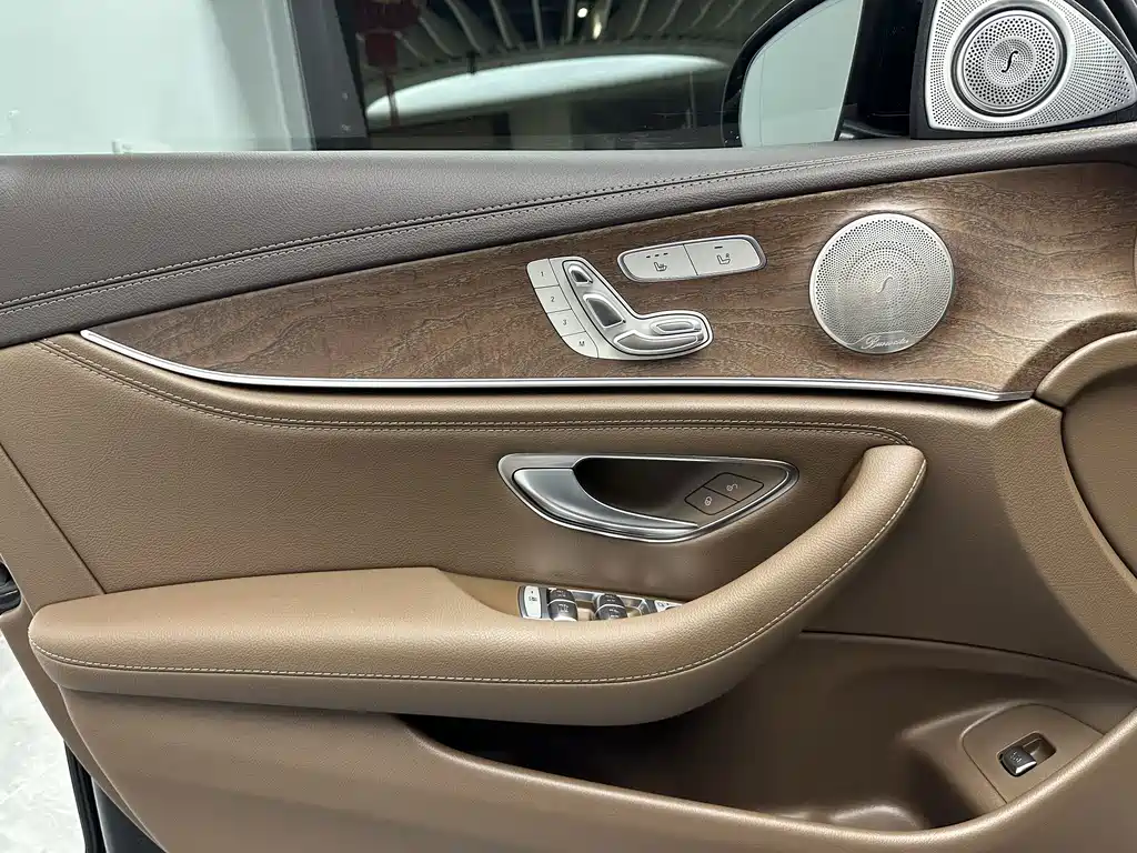 Mercedes-Benz E-Class — миниатюра 20