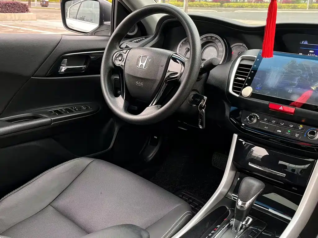 Honda Accord — миниатюра 11