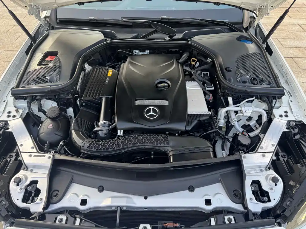 Mercedes-Benz E-Class — миниатюра 27