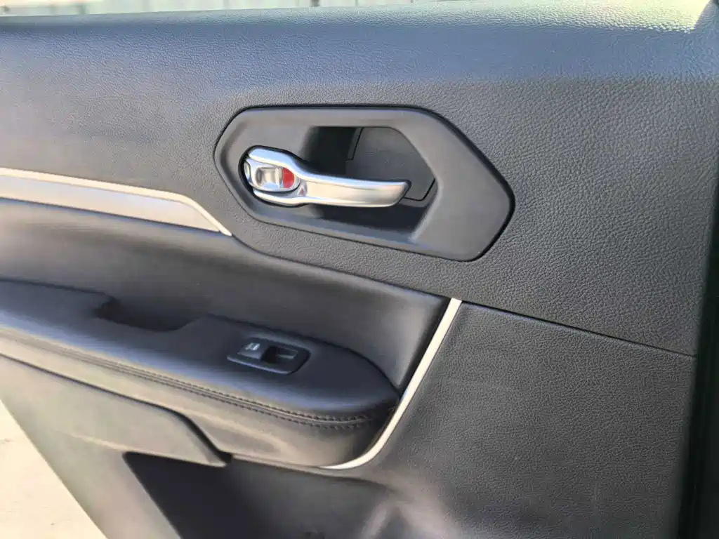 Jeep Grand Commander — миниатюра 5