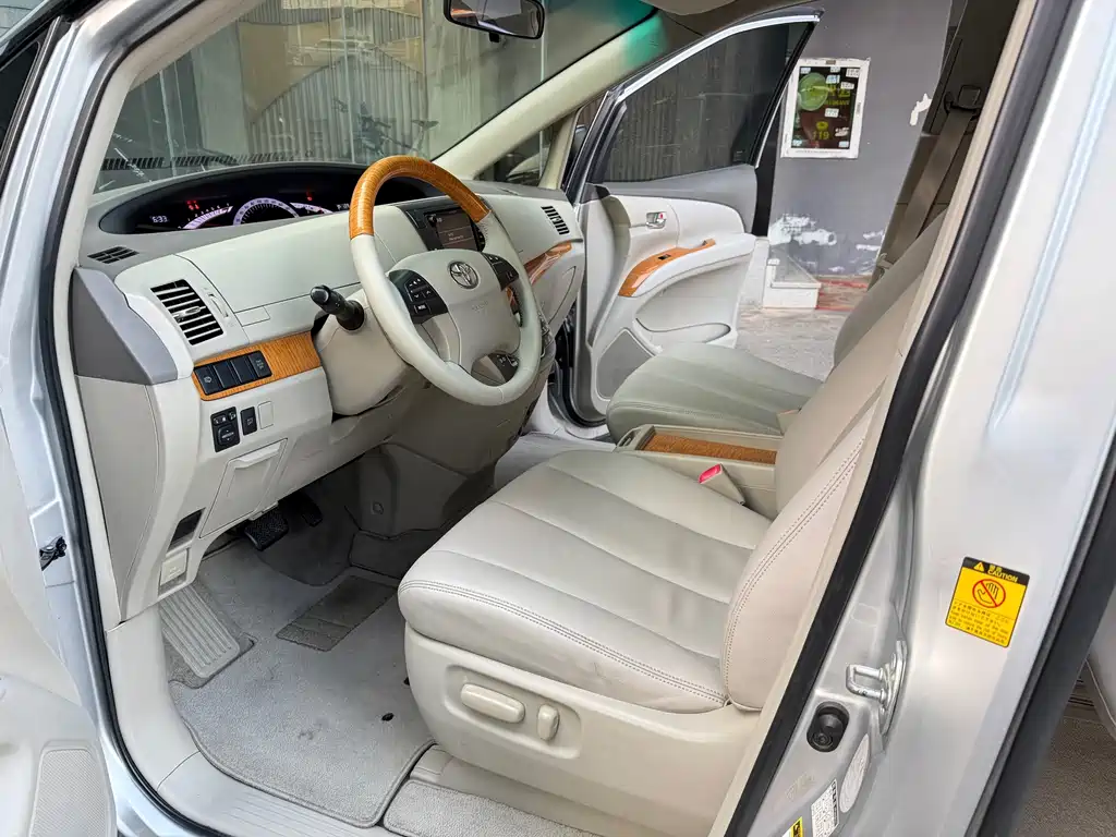 Toyota Previa — миниатюра 5