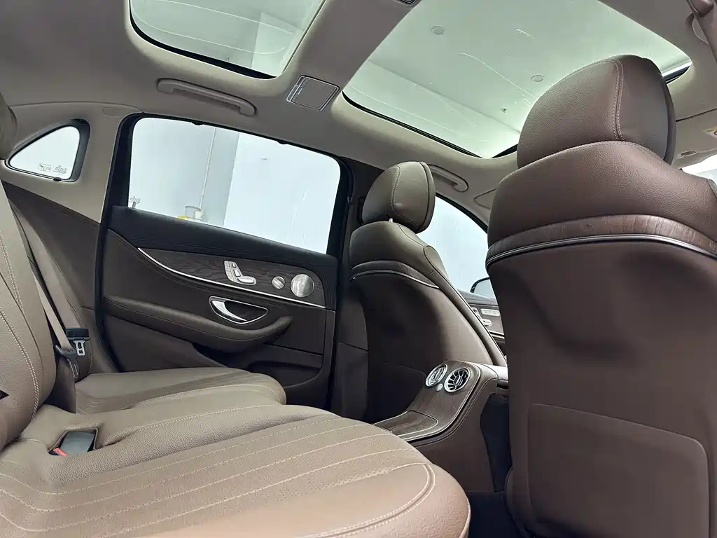 Mercedes-Benz E-Class — миниатюра 15