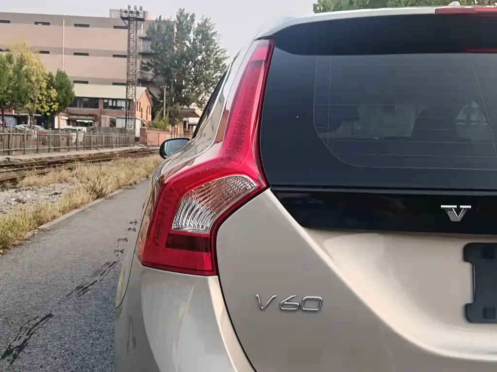 Volvo V60 — миниатюра 10