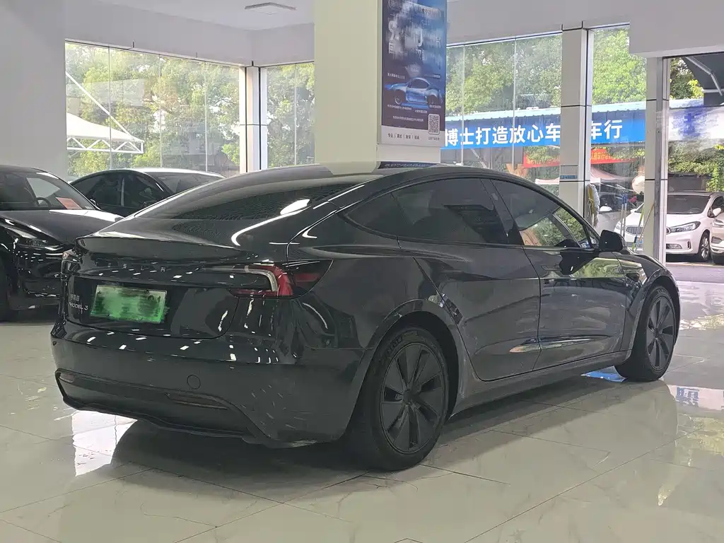 Tesla Model 3 — миниатюра 12