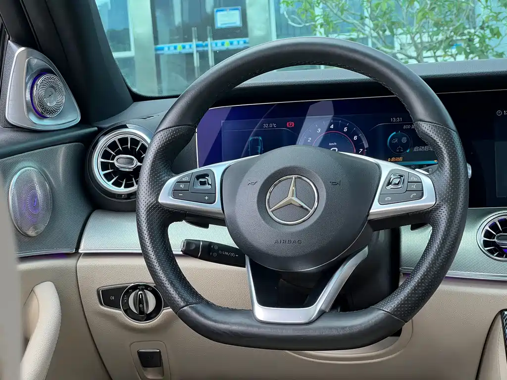 Mercedes-Benz E-Class — миниатюра 18