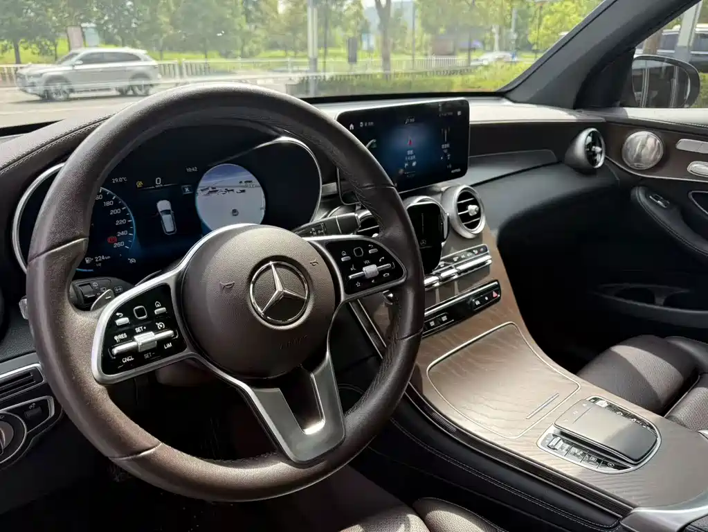 Mercedes-Benz GLC — миниатюра 16