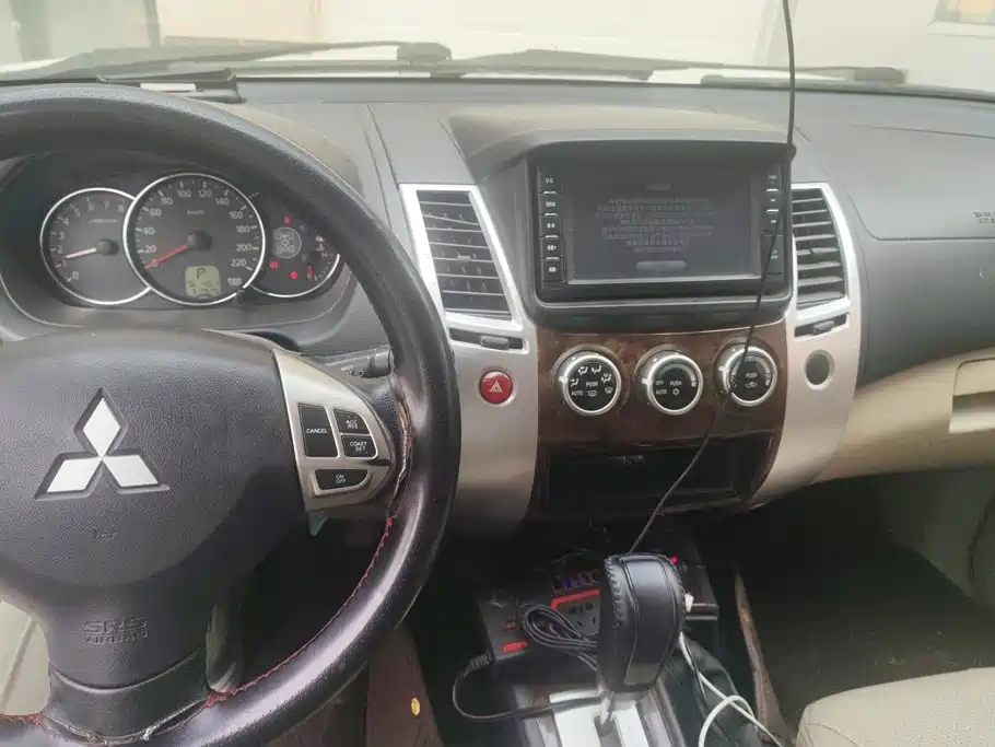 Mitsubishi Pajero Sport — миниатюра 12