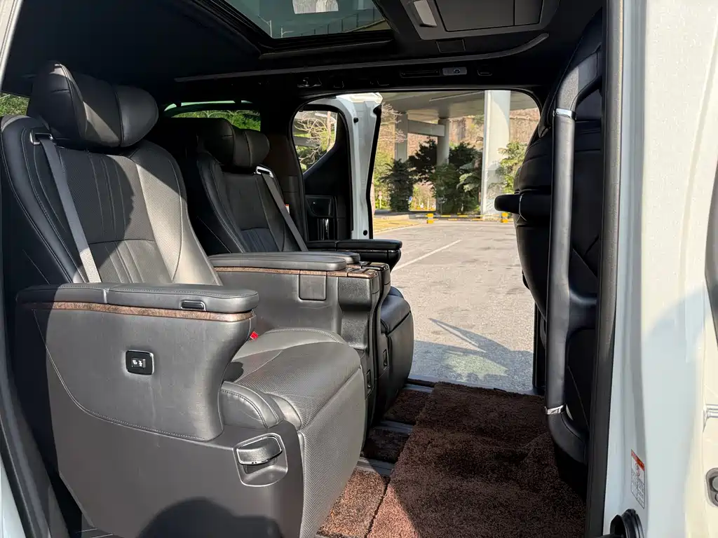 Toyota Alphard 2021 2.5L Luxury