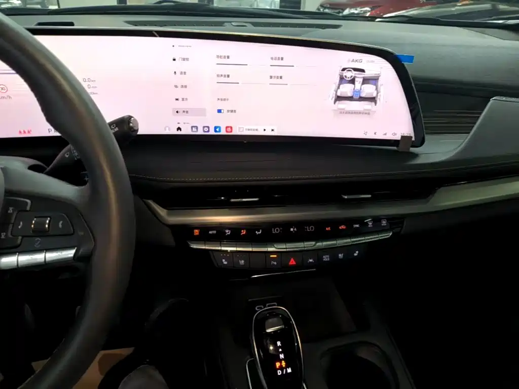 Cadillac XT4 — миниатюра 13