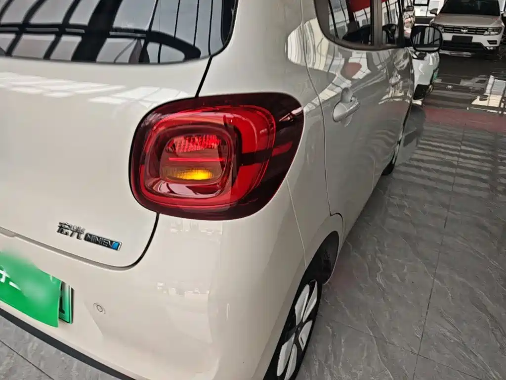 Wuling MINIEV — миниатюра 8