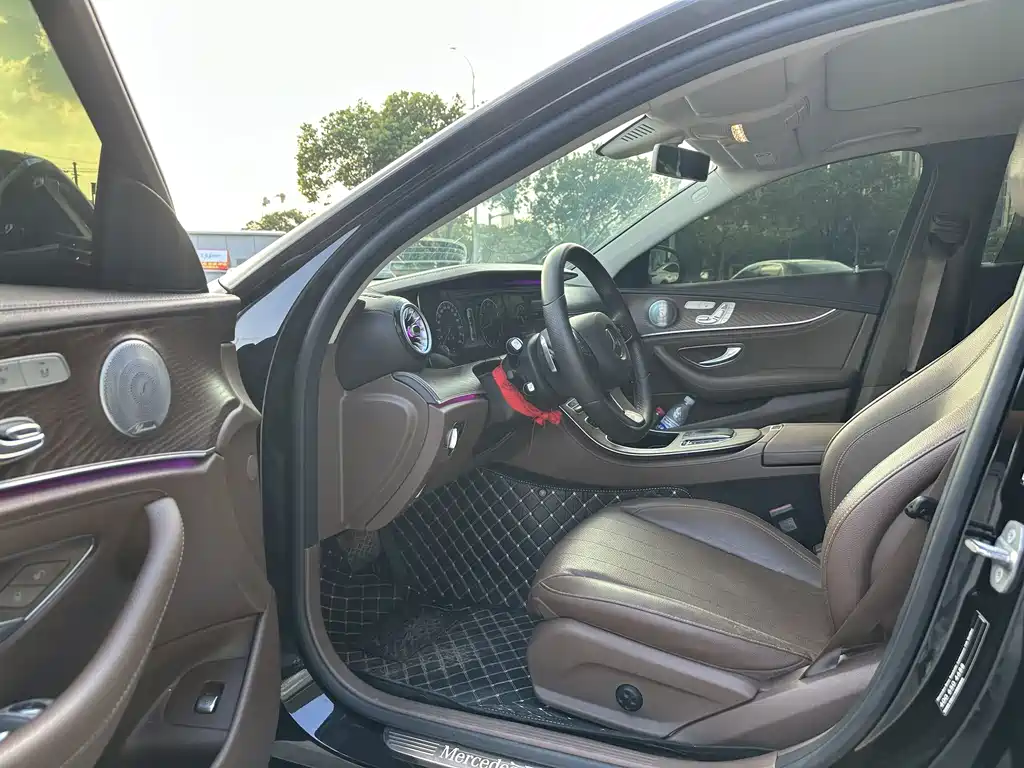 Mercedes-Benz E-Class — миниатюра 4
