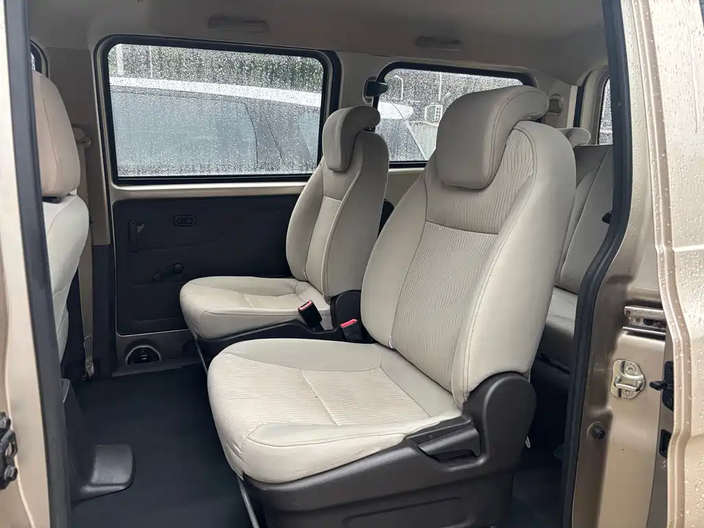 Wuling Hongguang V — миниатюра 7