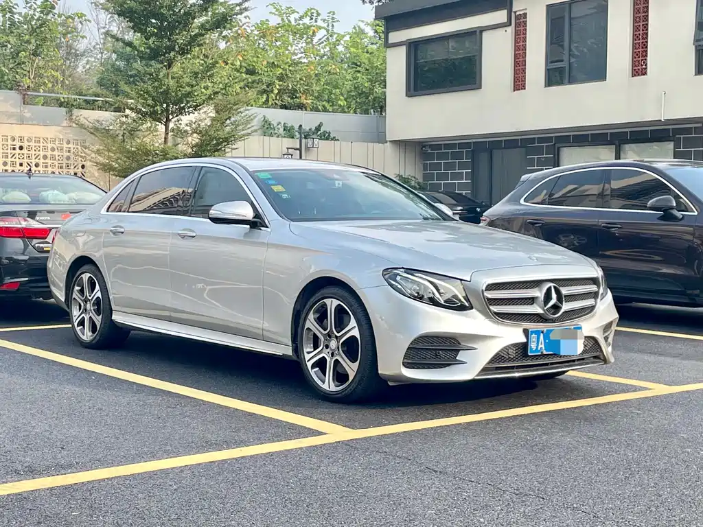 Mercedes-Benz E-Class — миниатюра 4