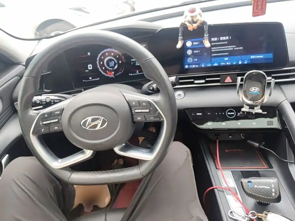 Hyundai Elantra — миниатюра 10