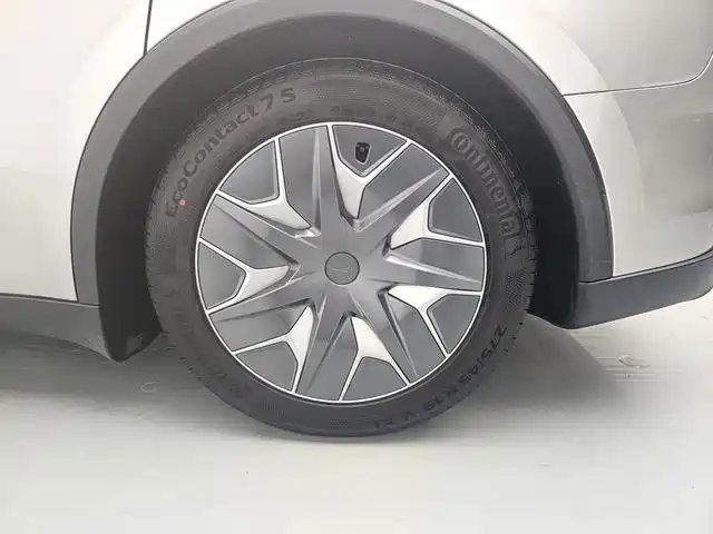 Tesla Model Y L — миниатюра 9
