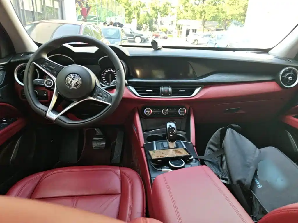 Alfa Romeo Stelvio — миниатюра 10