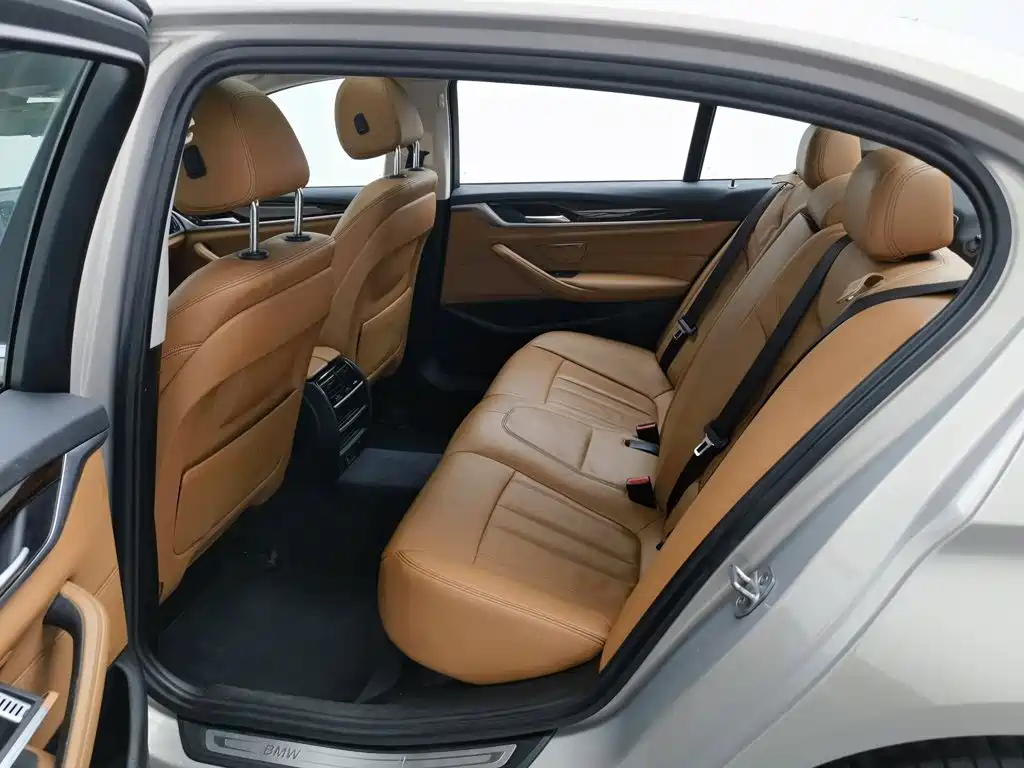 BMW 5 Series — миниатюра 15