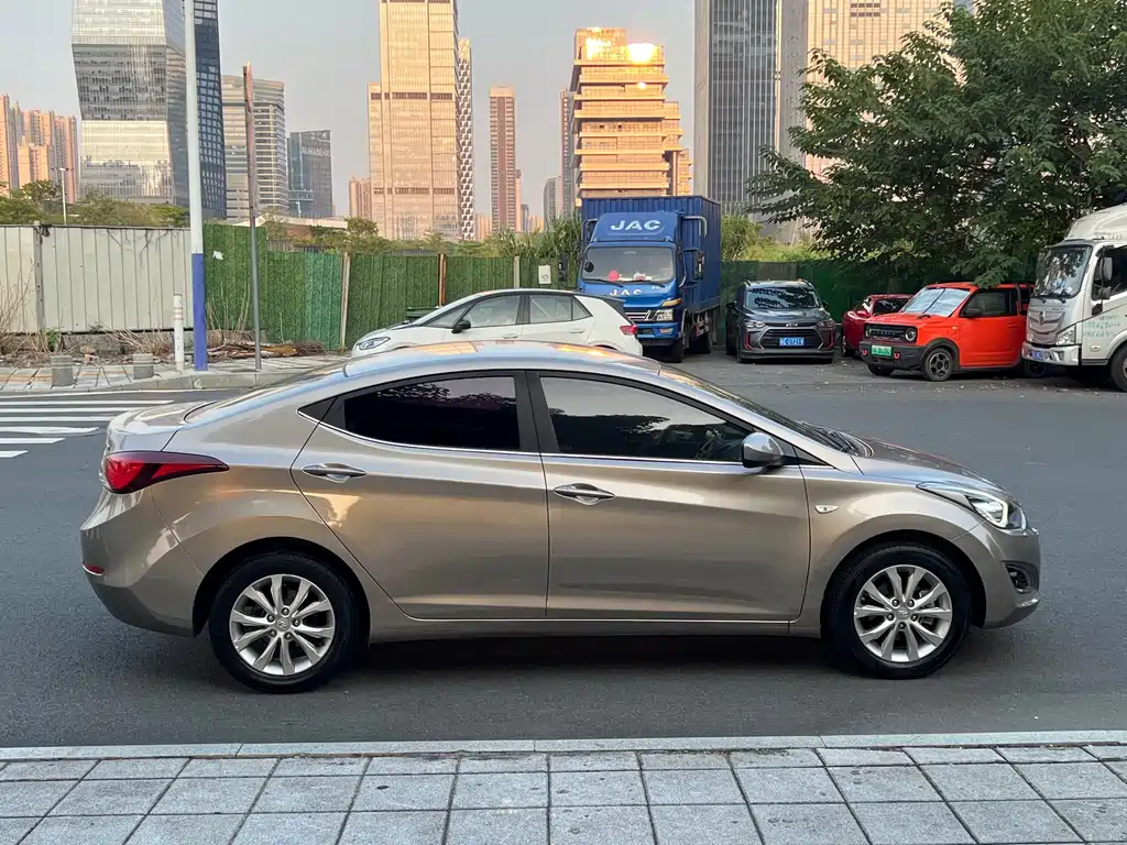 Hyundai Elantra Langdong — миниатюра 4