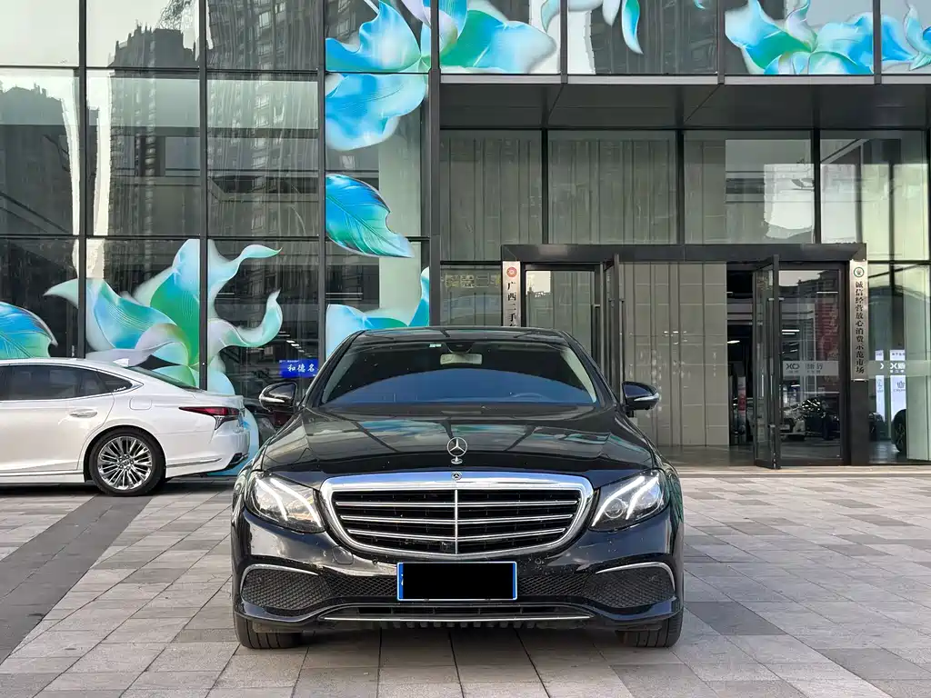 Mercedes-Benz E-Class — миниатюра 2