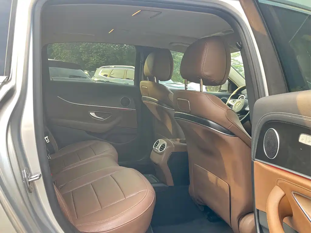 Mercedes-Benz E-Class — миниатюра 23