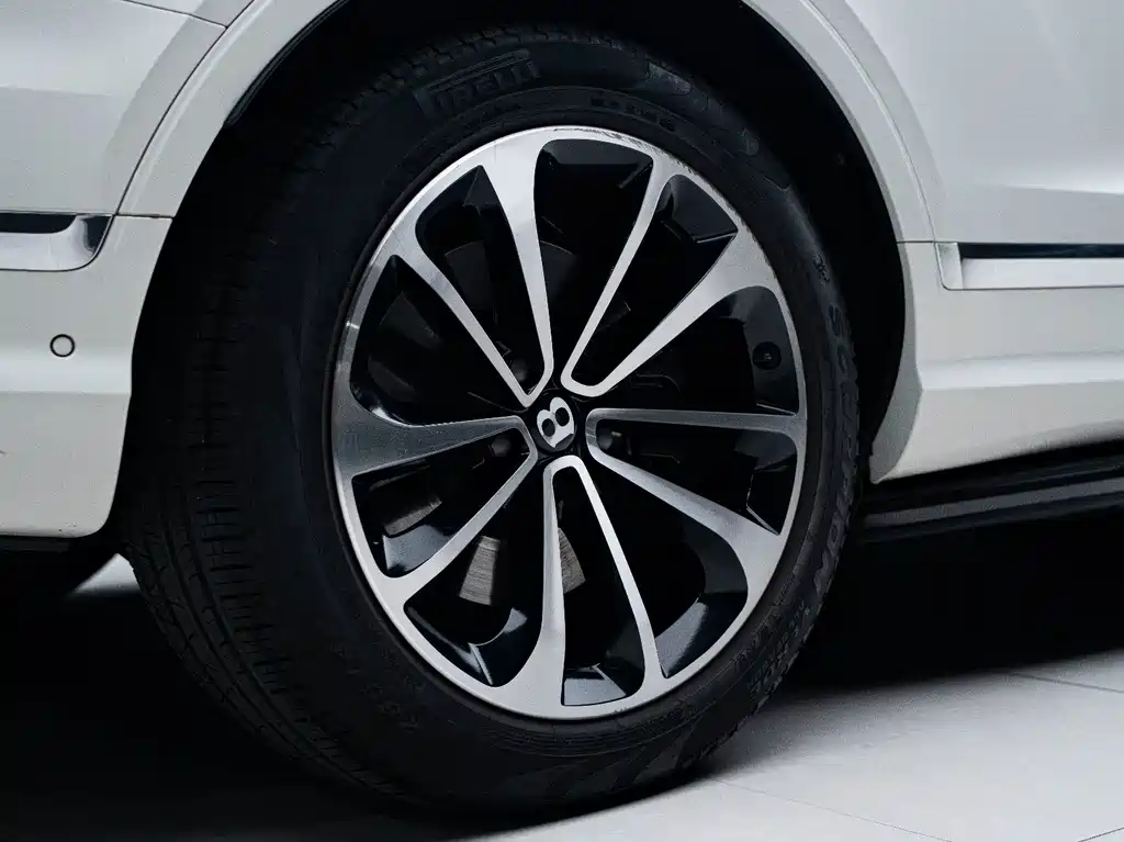 Bentley Bentayga — миниатюра 26
