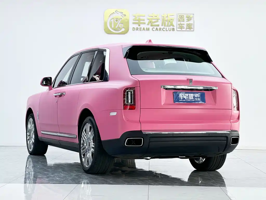 Rolls-Royce Cullinan 2022 6.7T мест