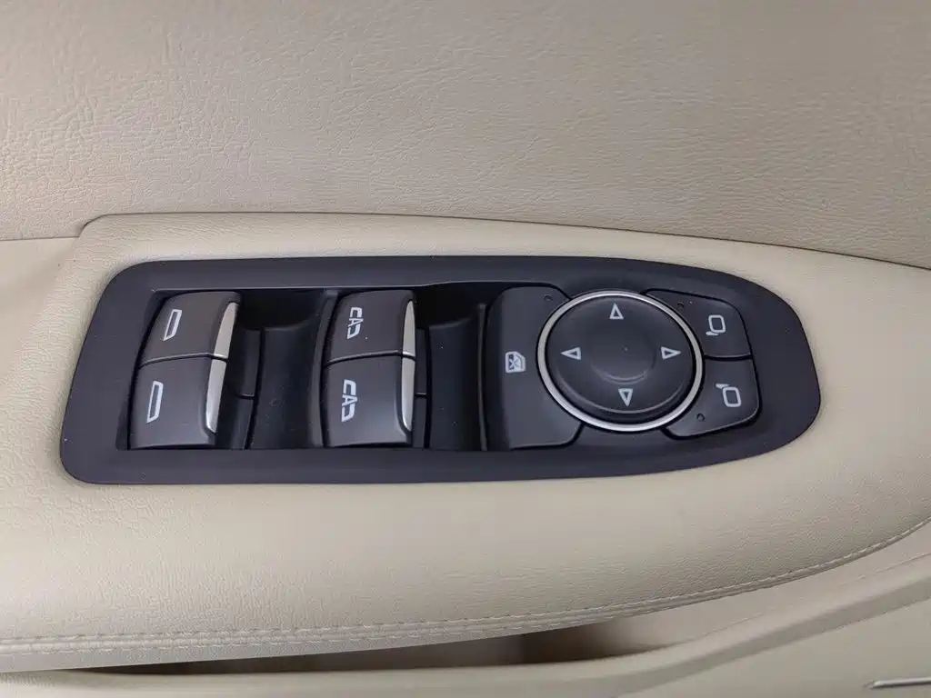 Cadillac XT5 — миниатюра 9