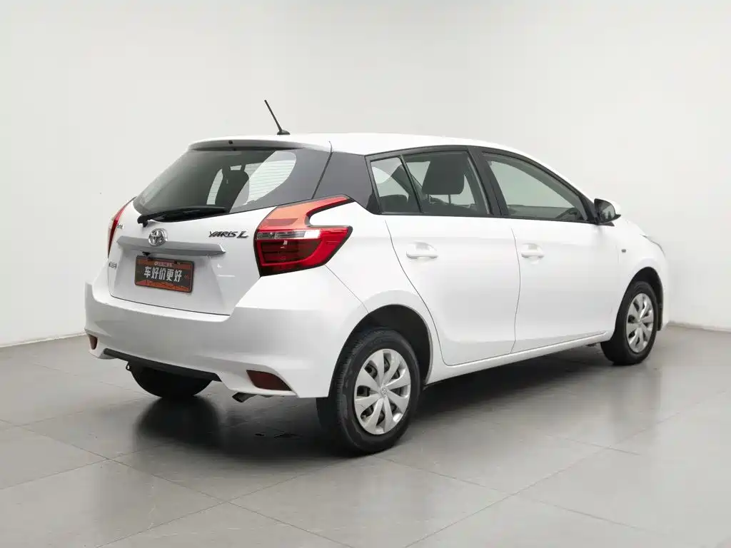 Toyota Yaris L — миниатюра 2