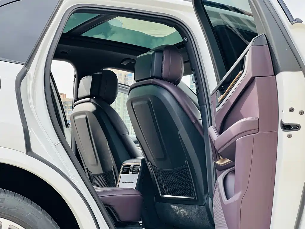 Porsche Cayenne — миниатюра 7