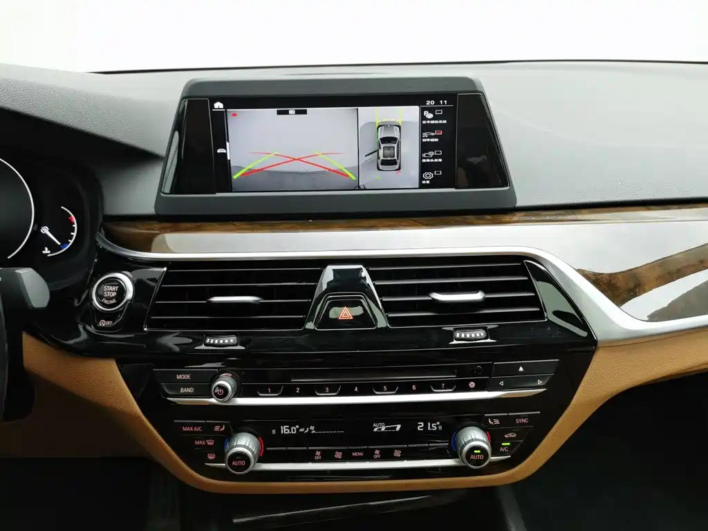 BMW 5 Series — миниатюра 12