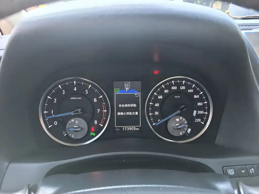 Toyota Alphard — миниатюра 16