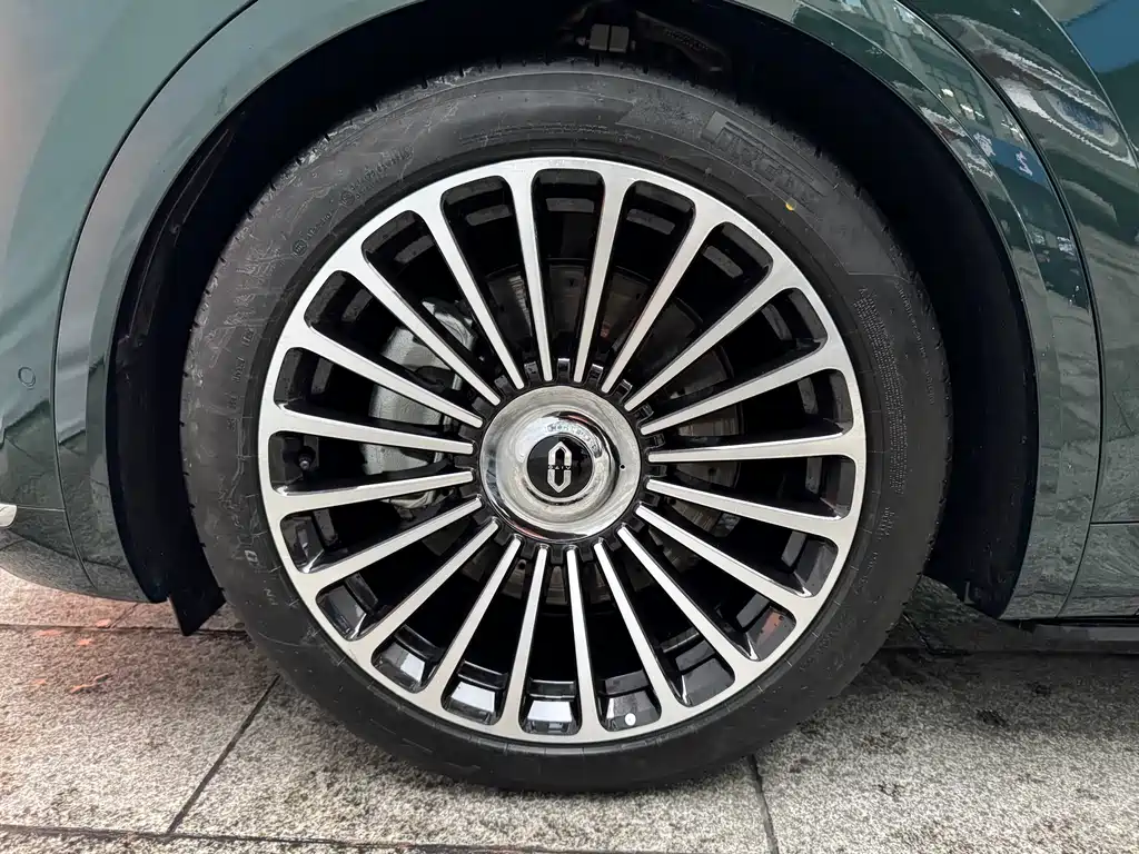 AITO ASK THE WORLD M8