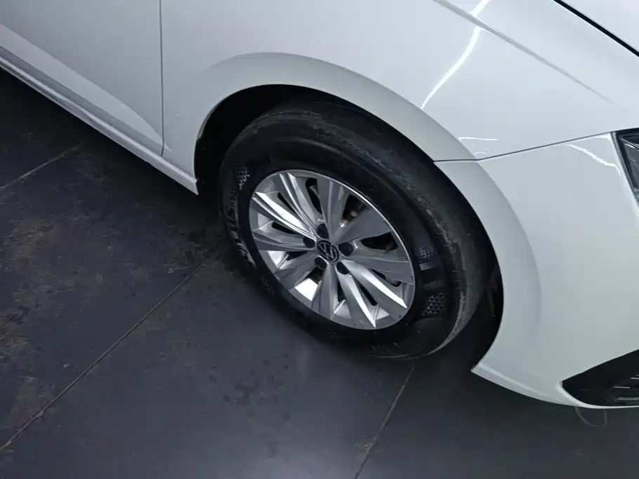 Volkswagen Lavida — миниатюра 6