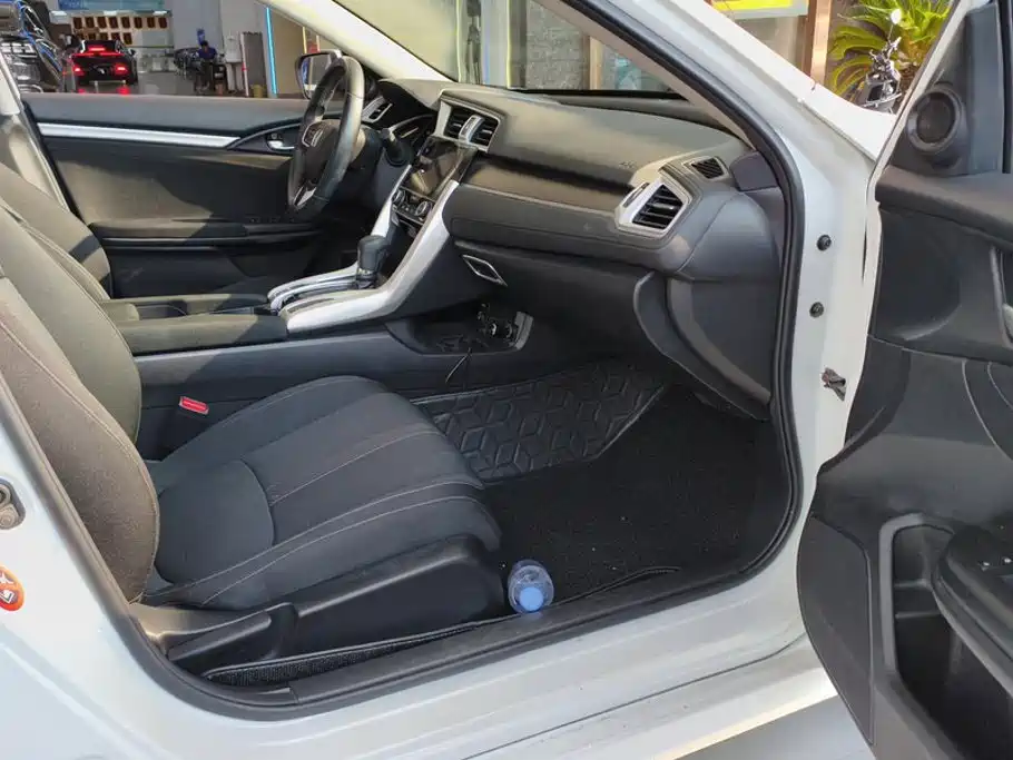 Honda Civic — миниатюра 8