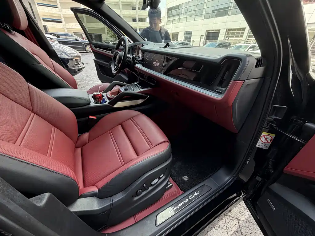 Porsche Cayenne — миниатюра 6