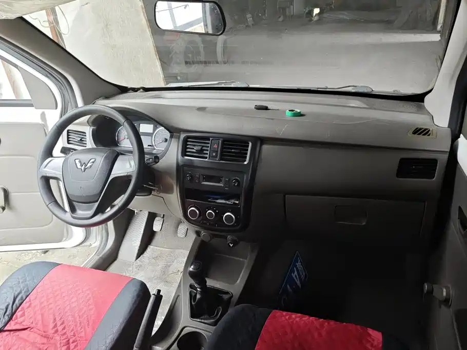 Wuling Rongguang V — миниатюра 12