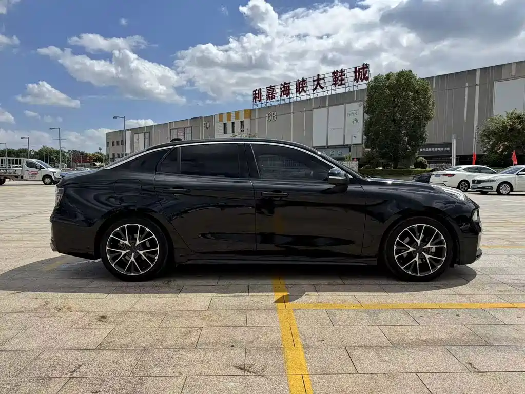Lynk & Co 03 — миниатюра 8