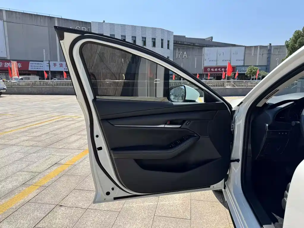Mazda 3 Axela — миниатюра 10
