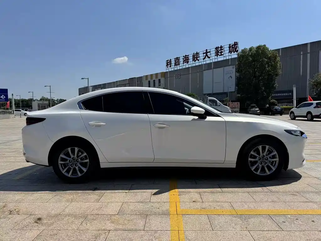 Mazda 3 Axela — миниатюра 8