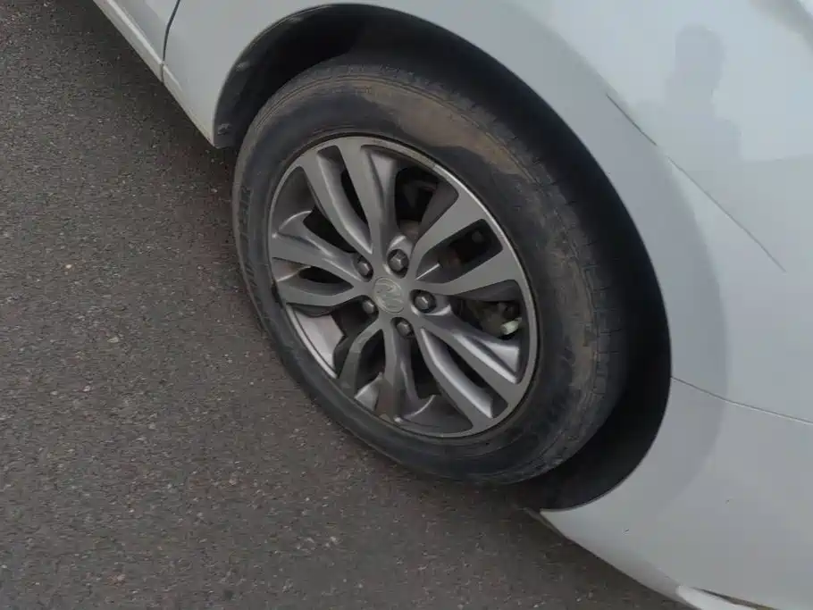 Buick Excelle — миниатюра 6