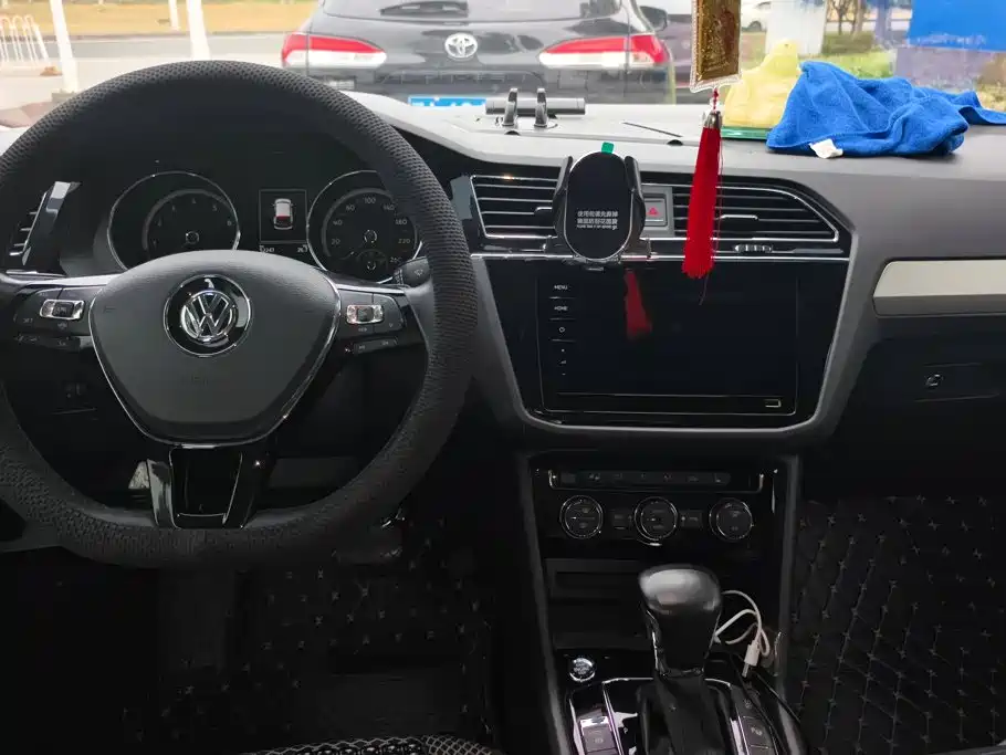 Volkswagen Tiguan L — миниатюра 12
