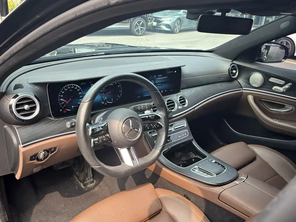Mercedes-Benz E-Class — миниатюра 6