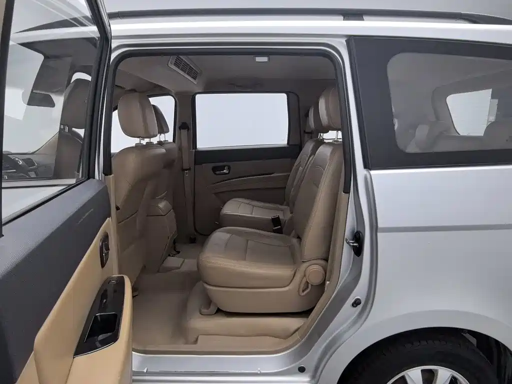 Wuling Hongguang — миниатюра 15