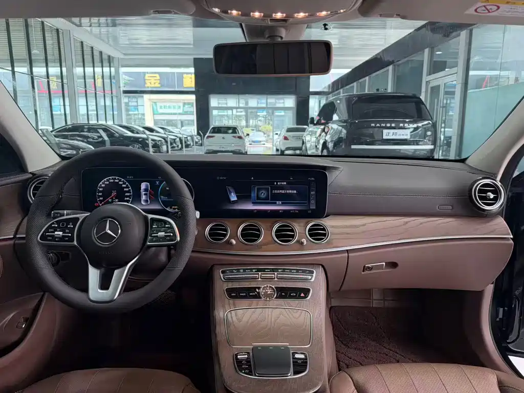 Mercedes-Benz E-Class — миниатюра 8