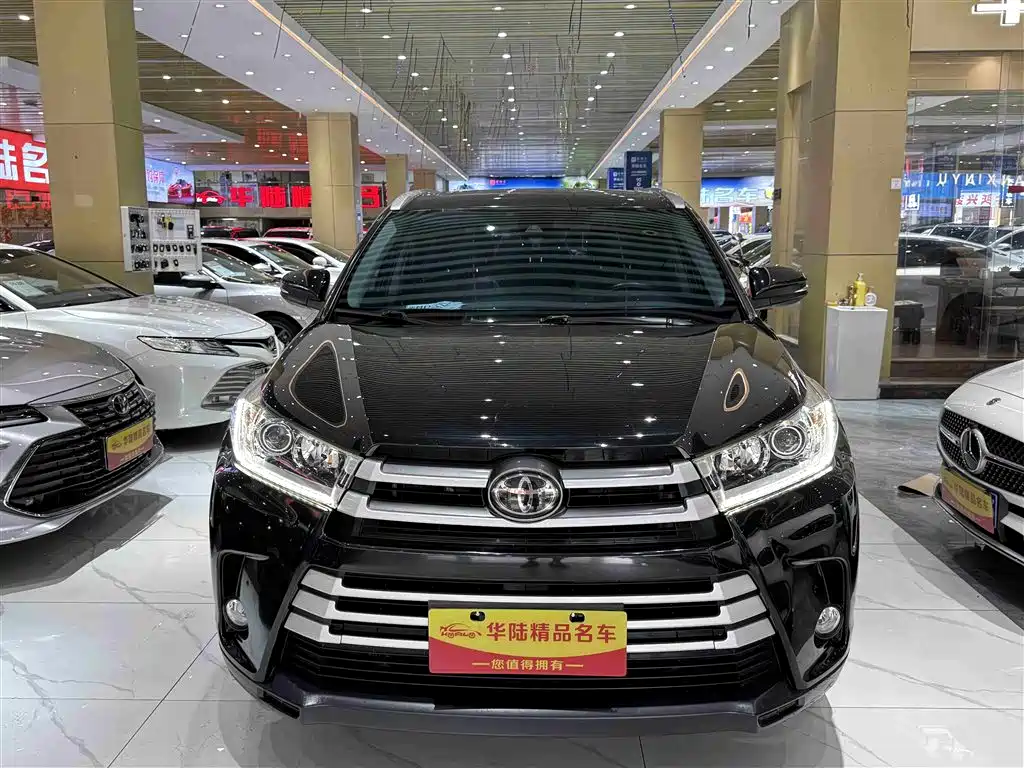 TOYOTA HIGHLANDER